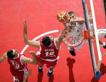 Δεύτερη ευρωπαϊκή νίκη του Ολυμπιακού, το σερί της ΑΕΚ σταμάτησε στο Κάουνας