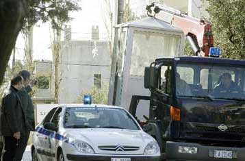 Ένα βαν και μία μοτοσικλέτα εξετάζει η αστυνομία για τη δολοφονία του ειδικού φρουρού