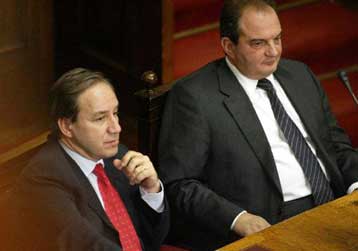 Αγωνία στην κυβέρνηση για την πορεία της οικονομίας το 2005