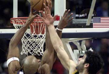 Eπιτυχιών συνέχεια για τους Σπερς, 111-98 τους Πέισερς