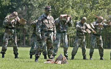 Εξ ολοκλήρου επαγγελματικός ο στρατός της ΠΓΔΜ έως το 2007