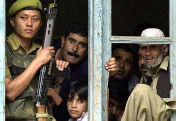 Δύο νεκροί από έφοδο αυτονομιστών σε κυβερνητικό κτίριο του ινδικού Κασμίρ