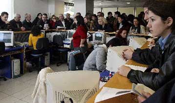 Καταργείται η επικύρωση του γνησίου της υπογραφής και η βεβαίωση της ταυτοπροσωπίας