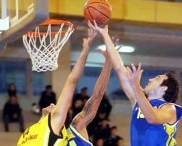 Ο Κολοσσός «έκλεισε το σπίτι» της Λάρισας και έμεινε μόνος στο… ρετιρέ (65-67)