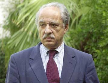 Να αποσυρθεί ή να αλλάξει ριζικά ο «βασικός μέτοχος», ζητά ο Τηλέμαχος Χυτήρης