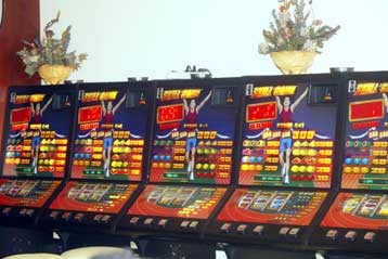 «Όχι» Ρεγκούζα στα «φρουτάκια», ανοιχτό το ενδεχόμενο ανατιμήσεων στα τσιγάρα