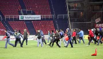 Αναβλήθηκε το ματς Πανιώνιος-Ολυμπιακός, ευθύνες στην Αστυνομία από τον διαιτητή