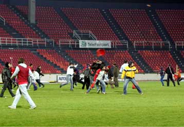 Παρέμβαση εισαγγελέα για τα επεισόδια στη Νέα Σμύρνη, την Πέμπτη απολογούνται οι ΠΑΕ