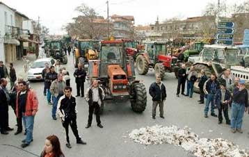 Κατάρρευση τιμών και μείωση επιδοτήσεων για τους αγρότες το 2005