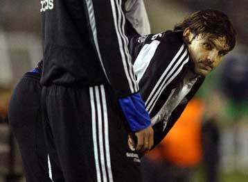 Υπογράφει ο Μοριέντες στη Λίβερπουλ, που δεν παραχωρεί τον Τζέραρντ στη Ρεάλ