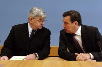 Ενδείξεις ανάκαμψης για τον Σρέντερ εν όψει δύο κρίσιμων εκλογικών αναμετρήσεων