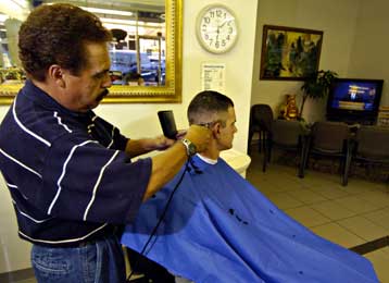 «Πόλεμο» εναντίον των μακρυμάλληδων κήρυξε η Πιονγιάνγκ