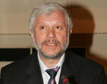 Στους Αλέξανδρο Αργυρίου και Ηρακλή Μήλλα τα φετινά βραβεία της Εταιρείας Συγγραφέων