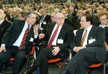 «Όποιος δεν συμφωνεί πρέπει να παραιτείται» το μήνυμα Έβερτ στον Γιώργο Σουφλιά