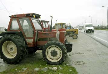 Οι αγρότες κατέρχονται σε κινητοποιήσεις, ενώ η κυβέρνηση εμμένει για τις επιδοτήσεις