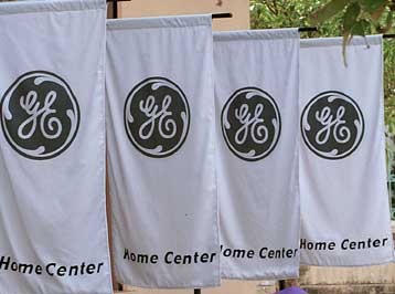 «Νίκη» της γαλλικής γλώσσας επί της αγγλικής με φόντο την General Electric