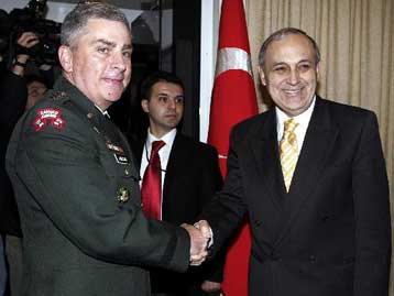 Τη βάση του Ιντζιρλίκ ζητούν από την Τουρκία οι ΗΠΑ – Τριμερής συνάντηση για το ΡΚΚ