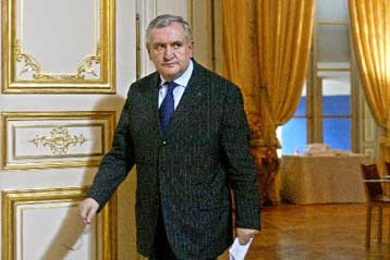 Σε σύγκρουση με την κυβέρνηση Ραφαρέν τα γαλλικά συνδικάτα για το 35ωρο