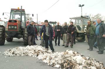 Παζάρι κυβέρνησης – αγροτών, που μετρούν τις δυνάμεις τους για τα μπλόκα