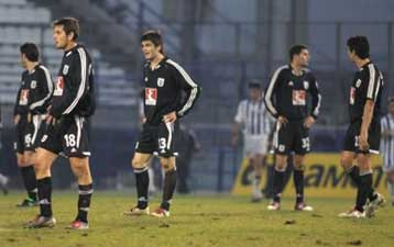 Οπαδοί του ΠΑΟΚ υποδέχθηκαν με αποδοκιμασίες την αποστολή της ομάδας