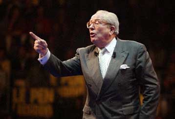 Η ναζιστική κατοχή στη Γαλλία «δεν υπήρξε ιδιαίτερα απάνθρωπη» υποστηρίζει ο Λεπέν