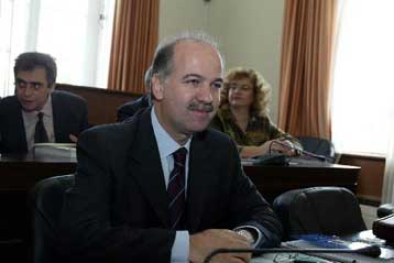 Εσωκομματικά «πυρά» στο ΠΑΣΟΚ για την απουσία θέσης στο αγροτικό