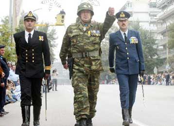 Κύμα ανακλήσεων αποστράτων αξιωματικών στις Ένοπλες Δυνάμεις