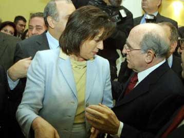 Κόντρα Σουφλιά – Β.Παπανδρέου για τον κίνδυνο αναστολής πληρωμών από την ΕΕ