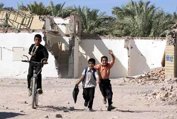 Δεκατρεις μαθητές και ένας δάσκαλος νεκροί από φωτιά σε σχολείο του κεντρικού Ιράν