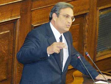 «H κυβέρνηση δεν μίλησε ποτέ για απελευθέρωση του ωραρίου» λέει ο Γ.Παπαθανασίου