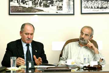 Μέτρα προστασίας για τις μικρομεσαίες επιχειρήσεις ζητά ο Αλέκος Αλαβάνος