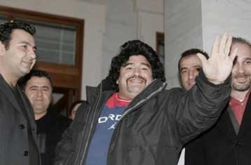 Μεγάλη υπόθεση για όλους μας η κατάκτηση του Euro από την Ελλάδα, λέει ο Μαραντόνα