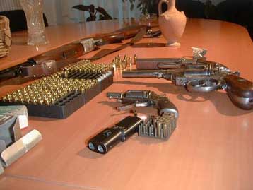 Ένα οπλοστάσιο στα Κάτω Πατήσια… φώτισε πυρκαγιά σε συνεργείο μοτοσικλετών