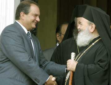 Σε καλό κλίμα το δείπνο Καραμανλή στον αρχιεπίσκοπο Χριστόδουλο