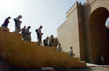 Ο αμερικανικός στρατός κατέστρεψε την αρχαία Βαβυλώνα, καταγγέλλει το Βρετανικό Μουσείο