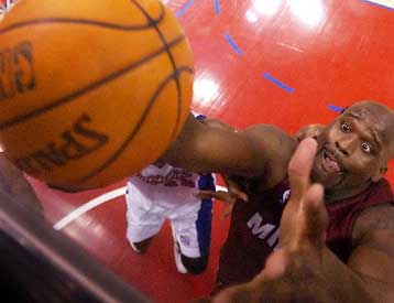 Οι Σπερς επικράτησαν και επί των Ντάλας Μάβερικς