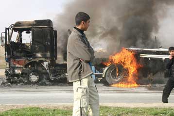 Μπαράζ επιθέσεων των Ιρακινών ανταρτών με τουλάχιστον 15 νεκρούς