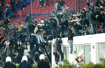 Εντοπίστηκαν μέσω των βίντεο ορισμένοι από τους δράστες των επεισοδίων στη Ν.Σμύρνη