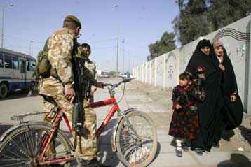 Οκτακόσιους τραυματίες μετρά η Βρετανία στον πόλεμο στο Ιράκ