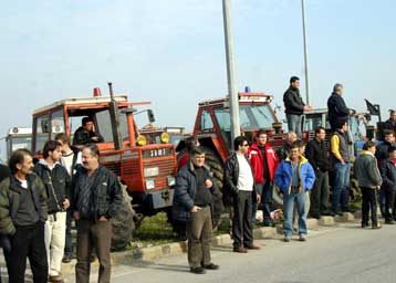 Στους δρόμους οι αγρότες της Λάρισας, χωρίς όμως μπλόκα στην εθνική οδό