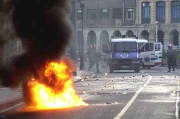 Έκρηξη παγιδευμένου οχήματος στη βόρεια Ισπανία με τη «σφραγίδα» της ΕΤΑ