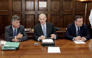 Επίθεση σε τέσσερα μέτωπα εξαπέλυσε ο Γ.Παπανδρέου κατά της κυβέρνησης