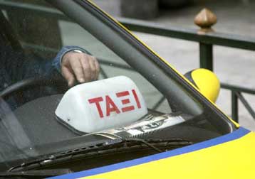 Στα θρανία οι ιδιοκτήτες ταξί της Αττικής με πρωτοβουλία του ΣΑΤΑ