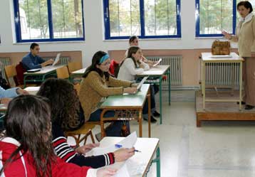 Τουλάχιστον 1.000 κενά στα δημοτικά σχολεία της χώρας