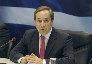 Σε εξαμηνιαία βάση η παρακολούθηση της ελληνικής οικονομίας από την Κομισιόν