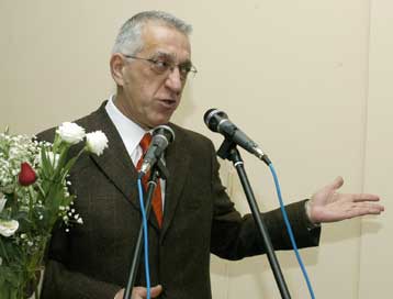 Αιφνιδιαστική επίσκεψη Κακλαμάνη στο Λαϊκό Νοσοκομείο για τα ράντζα