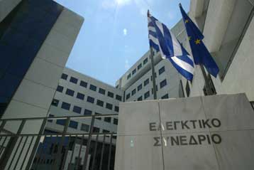 Αδύνατη η αυτόματη μονιμοποίηση συμβασιούχων μετά την αναθεώρηση του Συντάγματος