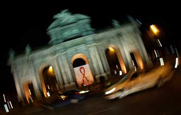 Διαψεύδει η ισπανική εκκλησία τα περί «ευλογίας» του προφυλακτικού κατά του AIDS