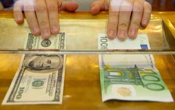 Στην περιοχή των 1,30 δολαρίων κινείται το ευρώ