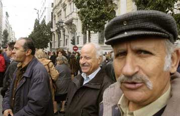 Αμεση επανεξέταση του συνταξιοδοτικού συστήματος προτείνει το ΙΟΒΕ